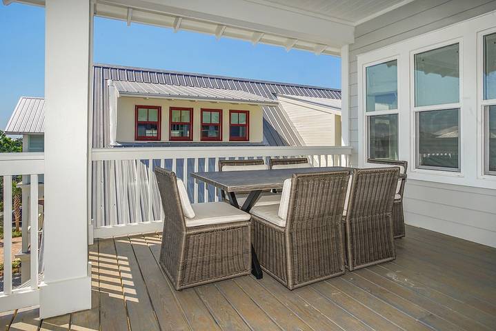 Vacation rental for 14 people, with pool and balcony in Rosemary Beach