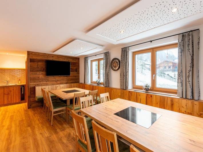 Ferienhaus für 20 Personen, mit Pool und Sauna sowie Terrasse und Garten, kinderfreundlich in Bramberg am Wildkogel - 4