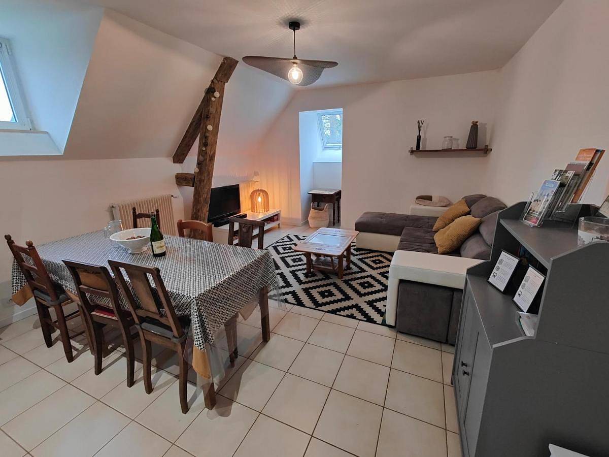 Appartement entier, Three-Bedroom Apartment in Notre-Dame-de-Bonne-Nouvelle, Région de Caen