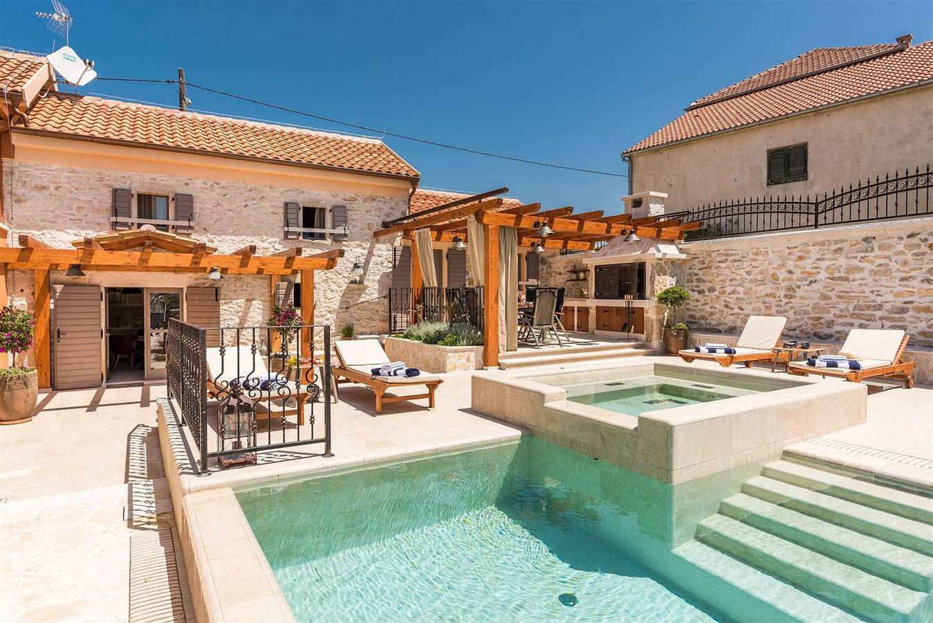 Villa für 4 Personen mit Balkon/Terrasse in Skradin, Šibenik-Knin