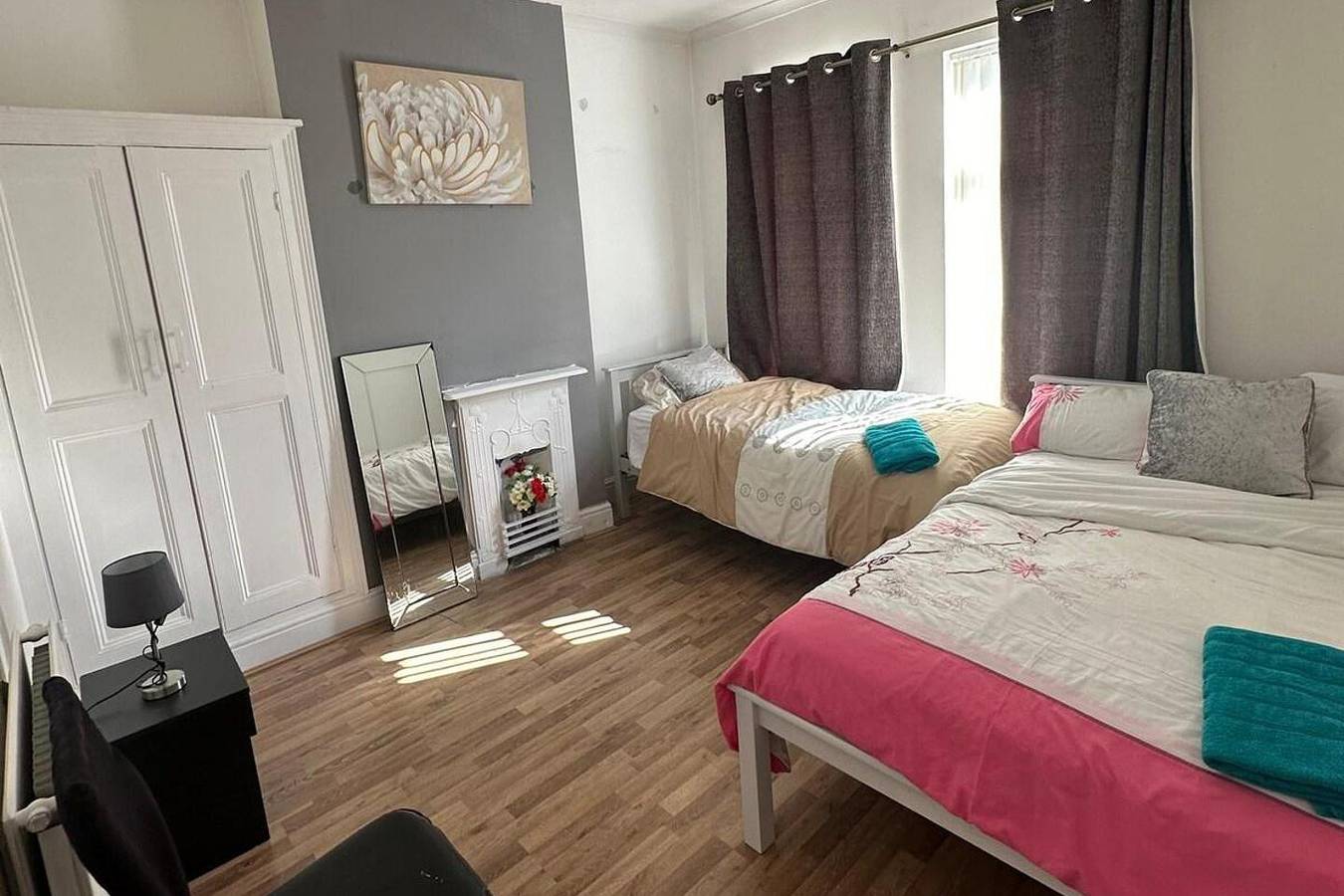 4 Bed House - Sleeps 10 - Garden - Parking - Wifi in South Yorkshire