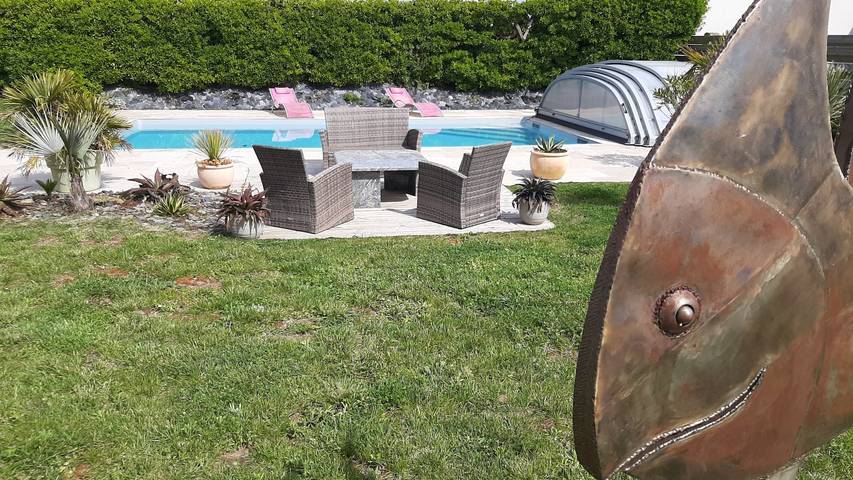 Gîte pour 6 personnes, avec jardin ainsi que piscine et terrasse, animaux acceptés dans Plage Du Billou Santec - 2