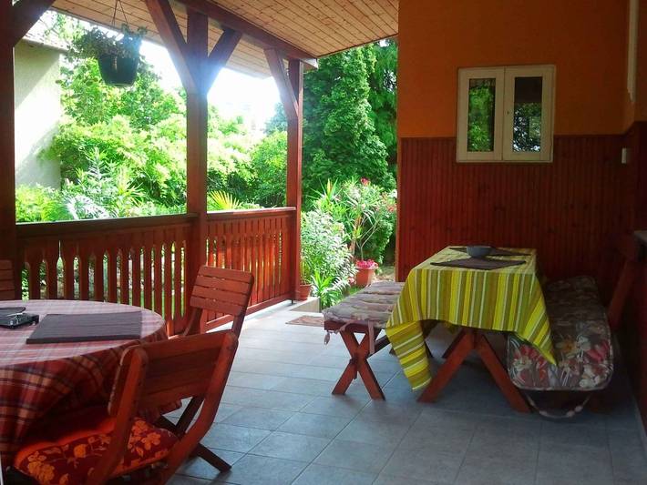 Maison de vacances avec terrasse et barbecue in Balatonlelle, Rive sud du lac Balaton