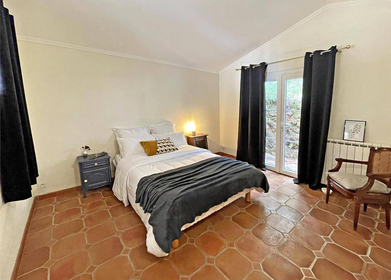 Three-Bedroom House in Tourtour, Région de Draguignan