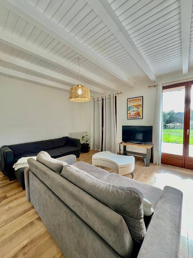 Two-Bedroom House in Feytiat, Région de Limoges