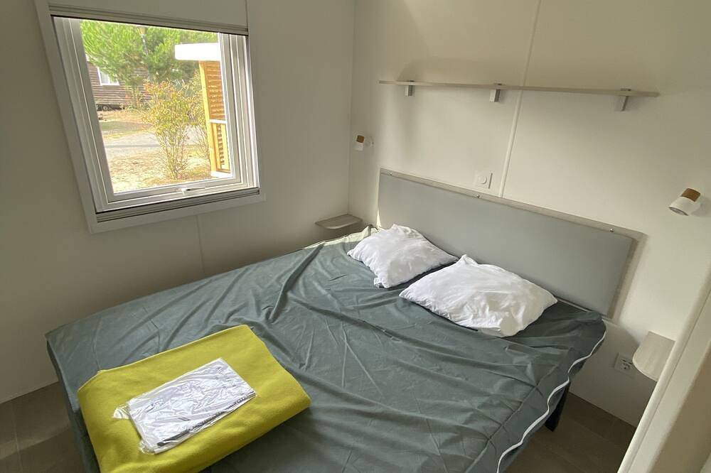 Oceanfront mobile home for up to 6 people in Vendays-Montalivet, Lesparre-Médoc region