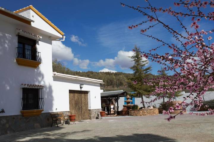 Casa rural para 12 personas, con vistas además de jardín y piscina, Familias con niños en Villanueva del Trabuco - 3