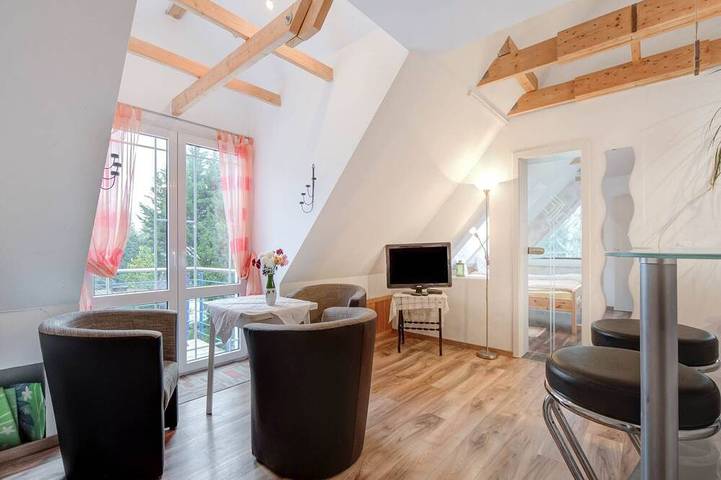 Ferienwohnung für 3 Personen, mit Balkon und Garten sowie Sauna