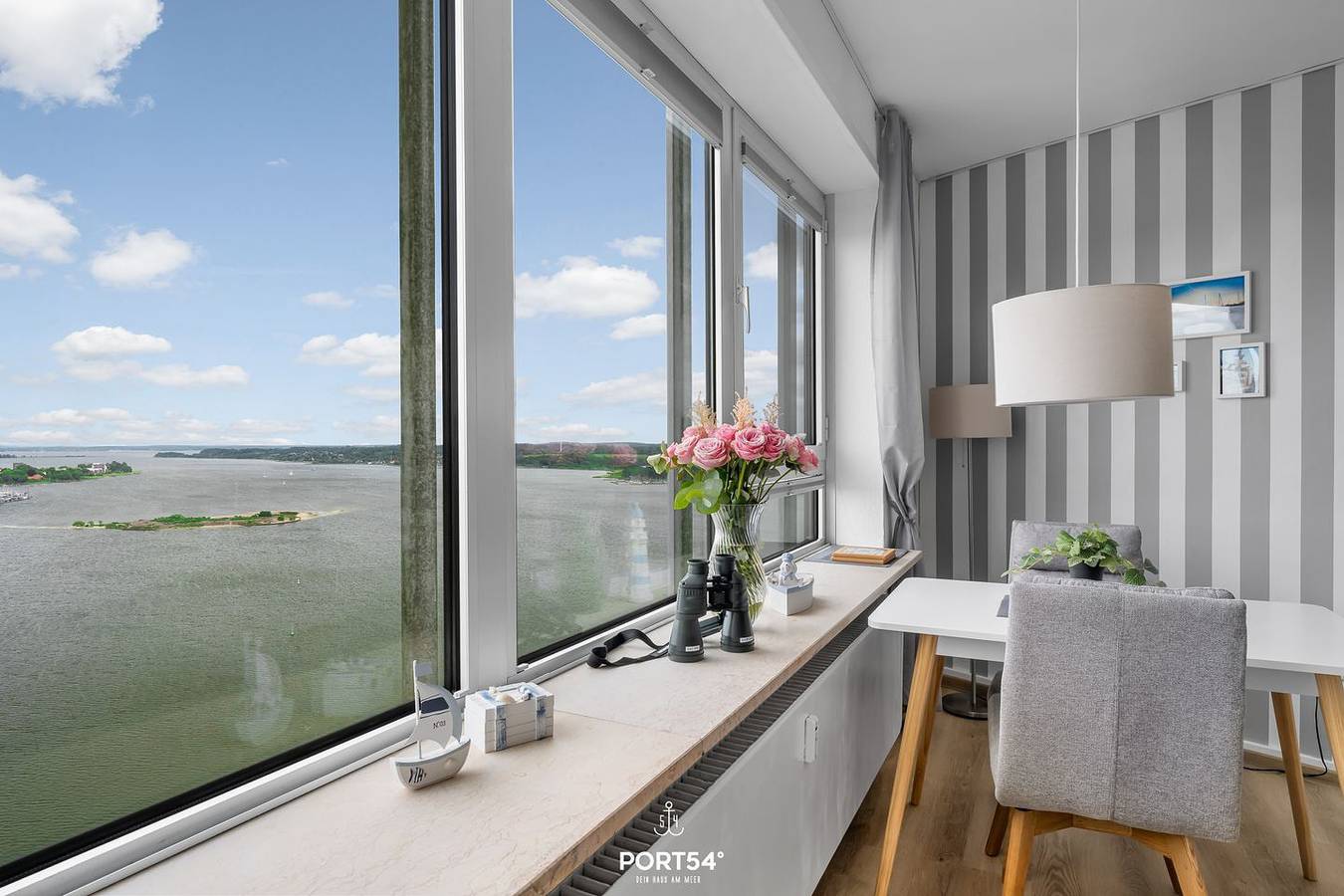 Ganze Wohnung, Möwenblick im Wikingturm - direkt am Wasser, Schleiblick, 24. Stock, Duschbad in Schleswig, Schleswig & Umgebung