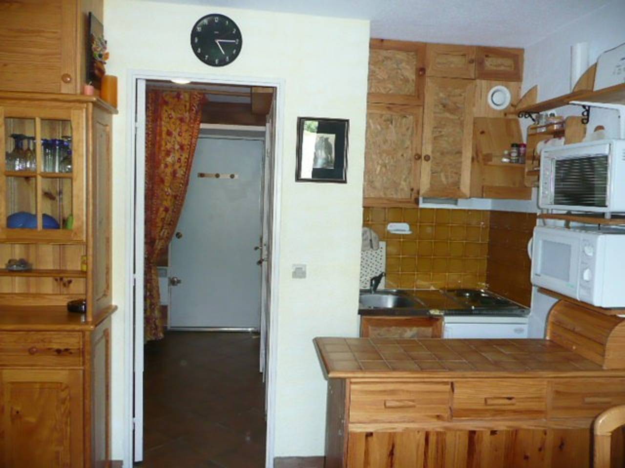 Entire studio, Cozy studio at slopes with private parking in Le Sauze, Enchastrayes