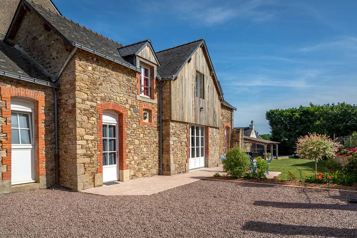 Gîte pour 8 personnes, avec terrasse ainsi que jardin et jacuzzi à Nivillac - 4
