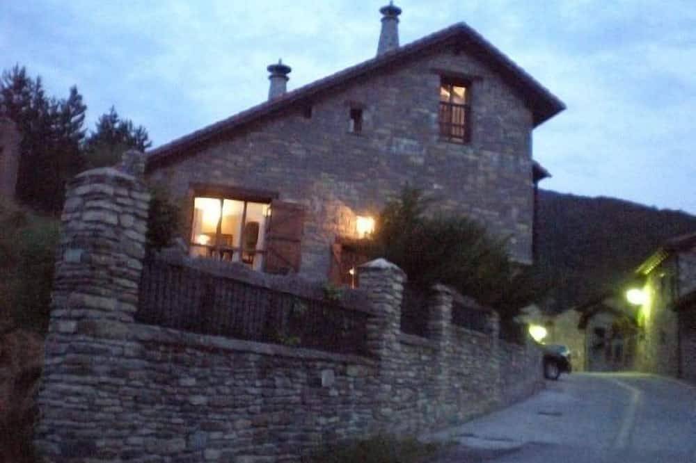 Casa Rural Artena for 7 people in Jaca, Spanish Pyrenees