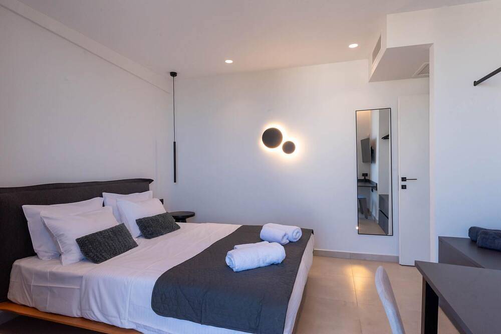 Aethra Deluxe Villa with pool, 700m from Beach in Iraklio-Heraklion und Umgebung