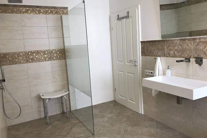 Ferienwohnung für 2 Personen, mit Pool und Terrasse in Rhodt unter Rietburg - 4