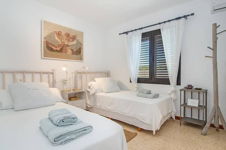 Ein hübsches Chalet im Ibicenco-Stil für bis zu 5 Erwachsene und 1 Kind mit Pool in Cala Figuera, Santanyí
