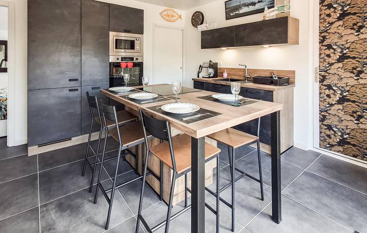 Appartement de luxe sur la plage avec lave-linge, WiFi et parking in Saint-Pabu, Région de Brest
