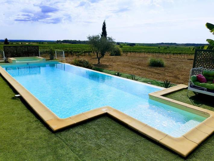 Location de vacances pour 14 personnes, avec piscine ainsi que vue et jardin à Servian - 2