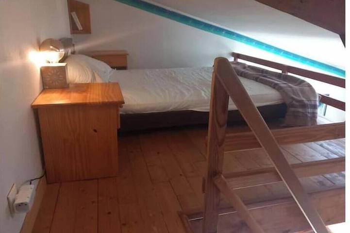 Rent a small cottage in the style of a fisherman's cabin. in Hennebont, Côte des Mégalithes