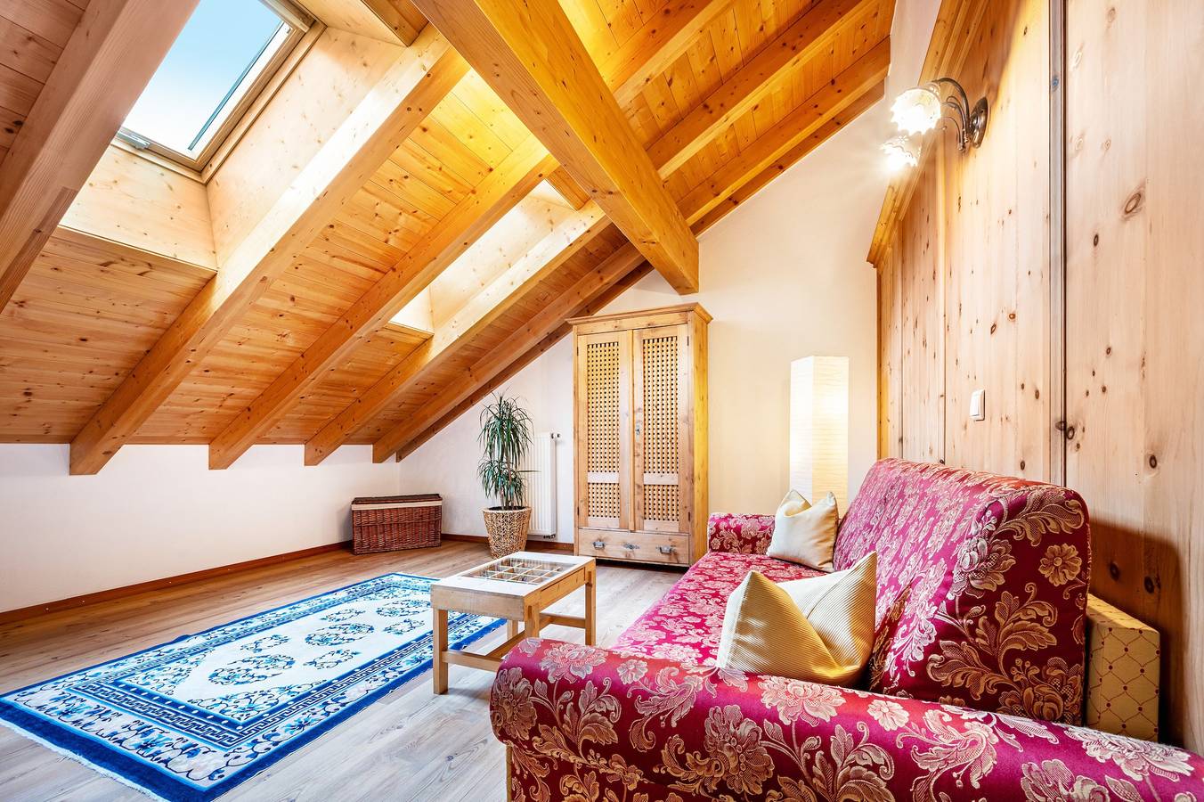 Ganze Wohnung, Ferienwohnung 'Mitterbruggehof Berganemone' mit Bergblick, Gemeinschaftsgarten und Wlan in Antholz, Rasen-Antholz