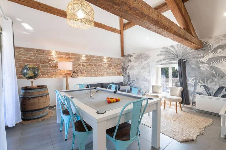 Gîte pour 8 personnes, avec vue et terrasse à Charnay-lès-Mâcon