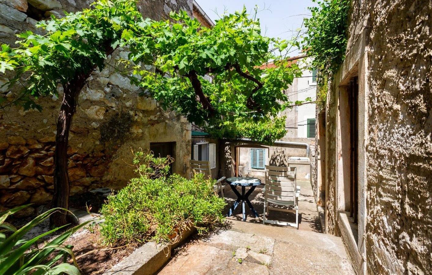 House Veli Iz oldtown in Zadar (Municipality), Iz