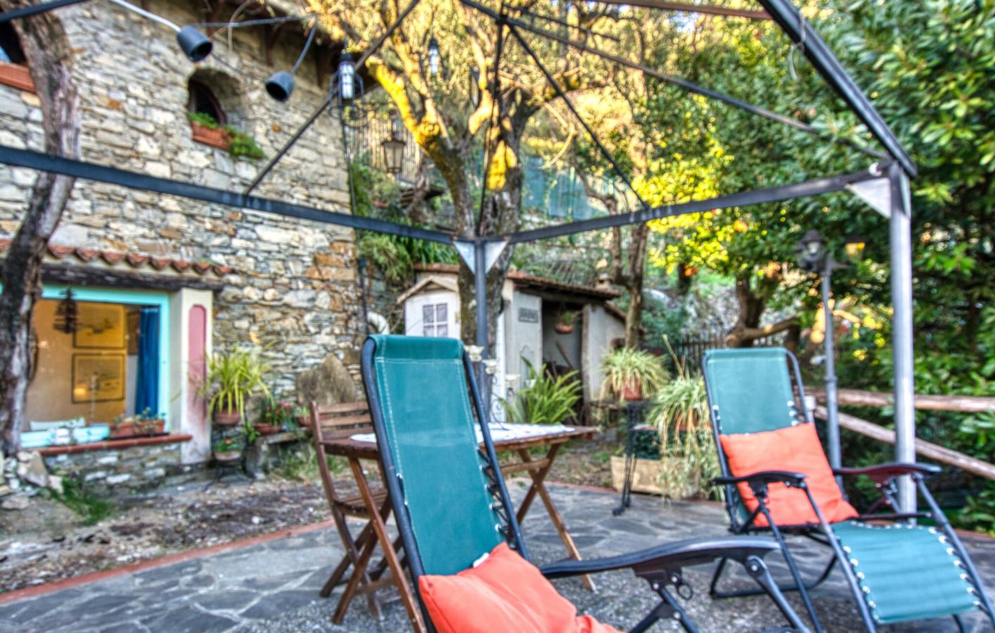 Seaside Apartment with Terrace, WiFi & Ocean Views in Zoagli, Riviera di Levante