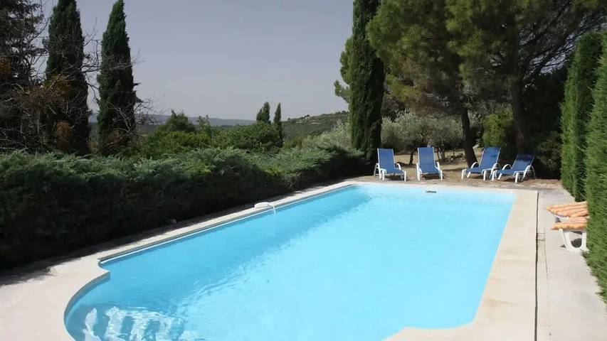 Gîte pour 9 personnes, avec jardin et piscine dans Village de Gordes