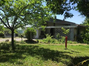 Gîte pour 6 personnes, avec vue ainsi que jardin et piscine à Cambes