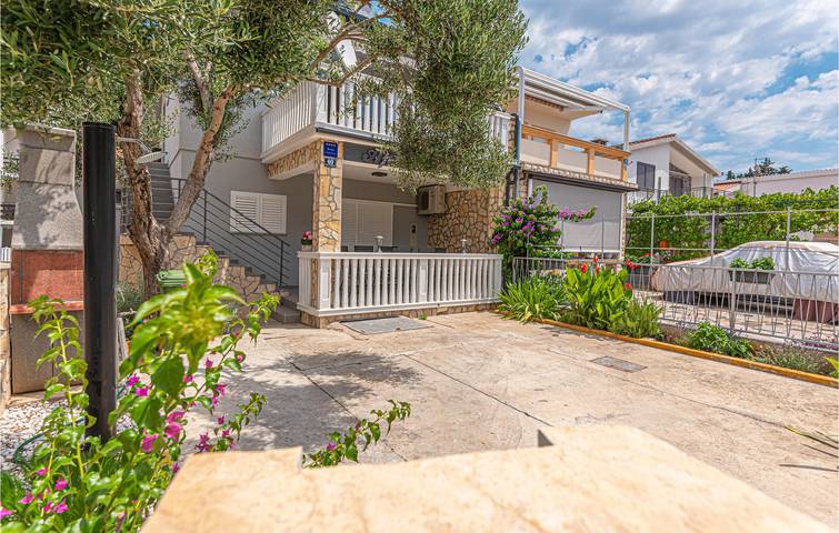 Ferienwohnung für 4 Personen, mit Terrasse, mit Haustier in Pirovac