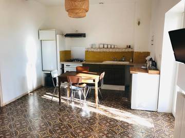 Gîte pour 4 personnes, avec jardin ainsi que terrasse et vue à Autignac