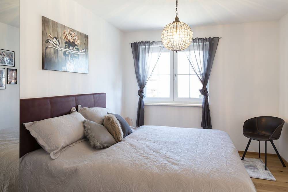 Ganze Wohnung, Lifestyle Suite mit Sauna, 2 \"En-Suite”-Bädern, Bergblick! in Übersee, Chiemgauer Alpen