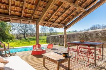 La Grange: Entre mer et montagne, gîte spacieux avec piscine privée.