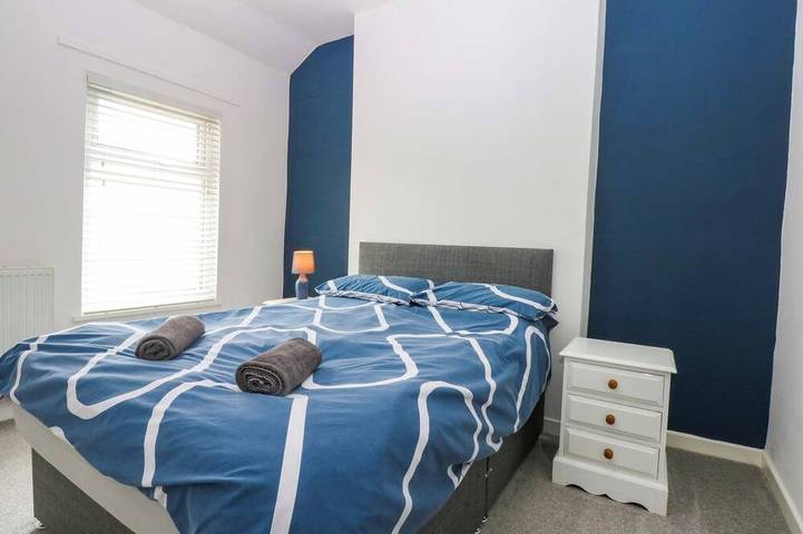 Y Berth, family friendly, country holiday cottage in Llanberis in Llyn Padarn, Snowdonia