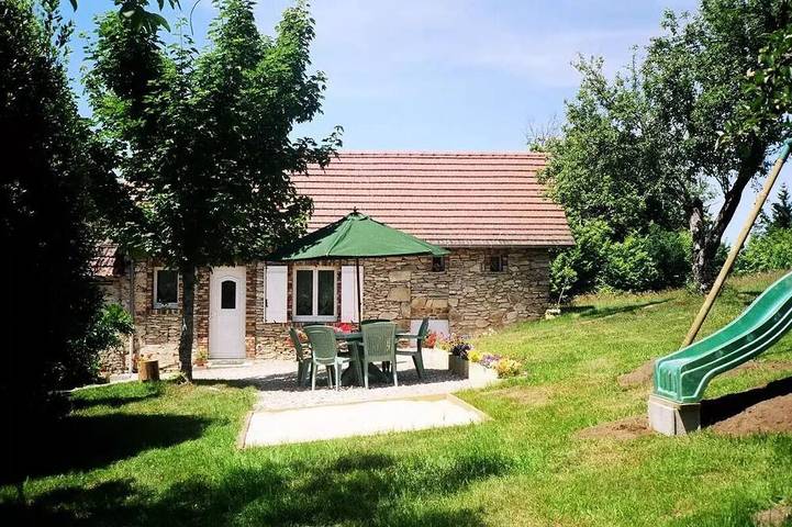 Location de vacances pour 4 personnes, avec terrasse à Sainte-Fortunade