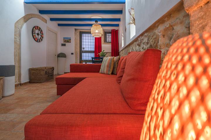 Hel lägenhet, Apartment "Lampara" with Terraces & Wi-Fi in Spiaggetta di Cala Rossa, Syrakusa