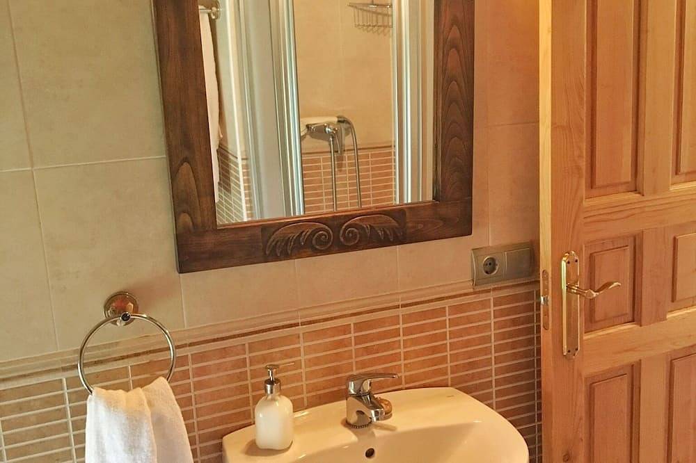 Appartement entier, Un coin dans les Asturies. Petit village, de superbes vues. Picos de Europa. in Ponga, Chaîne Cantabrique