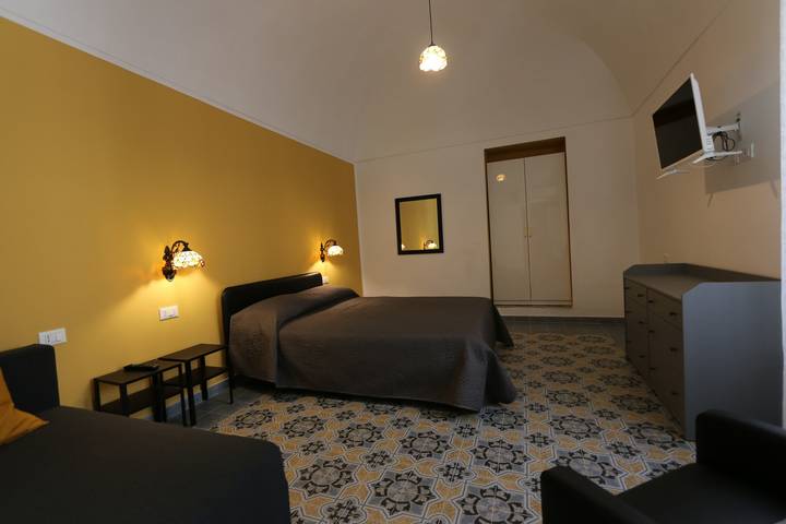 B&B Ex Albergo Centrale Atessa' con vista montagna, Wi-Fi e aria condizionata in Atessa, Provincia di Chieti