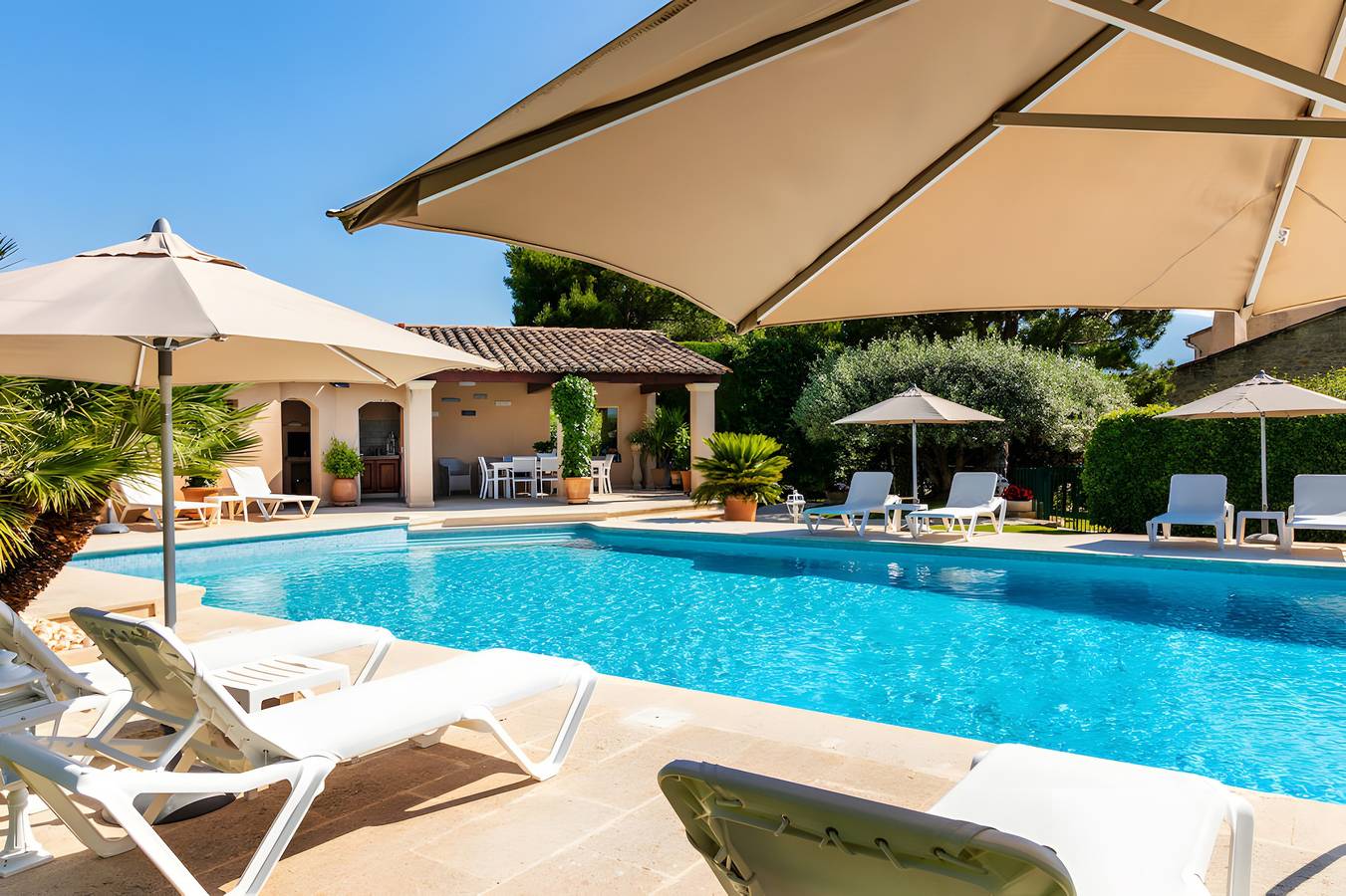 Landelijk huis "Le Cyprès" nabij Mont Ventoux, privé tuin, gedeeld zwembad in Crillon-le-Brave, Parc naturel régional du Mont-Ventoux