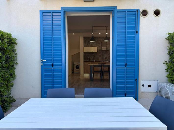 Location de vacances pour 2 personnes, avec jardin ainsi que piscine et vue dans Macari - 4