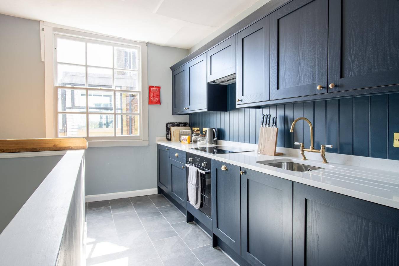 Entire apartment, The Gallery Apartment - Rye Central Chic - Pass the Keys in Rye, East Sussex