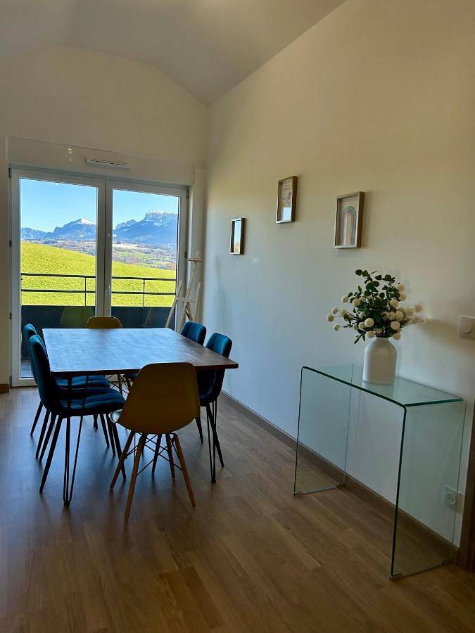 Appartement entier, Two-Bedroom Apartment in Groisy, Région d'Annecy