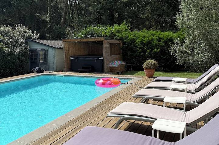 Villa for 12 people, with terrace and garden as well as hot tub - 1