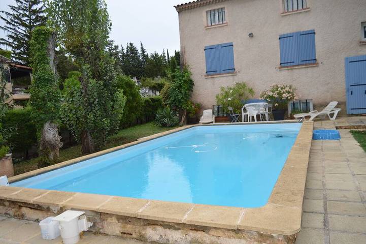 Villa pour 3 personnes, avec balcon ainsi que piscine et jardin - 1