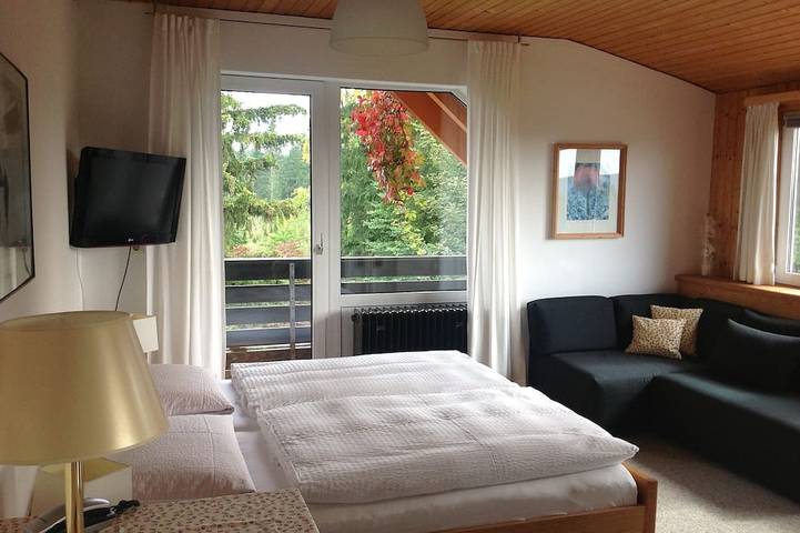 Ferienwohnung für 2 Personen, mit Balkon und Garten sowie Sauna