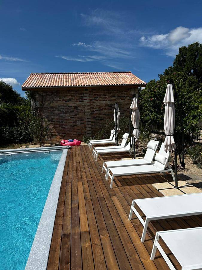 Chambre d’hôte pour 3 personnes, avec piscine ainsi que vue et jardin