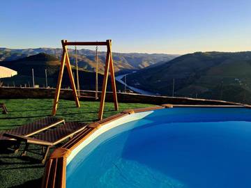 Gîte pour 3 personnes, avec piscine et jardin ainsi que terrasse et vue à Pinhão