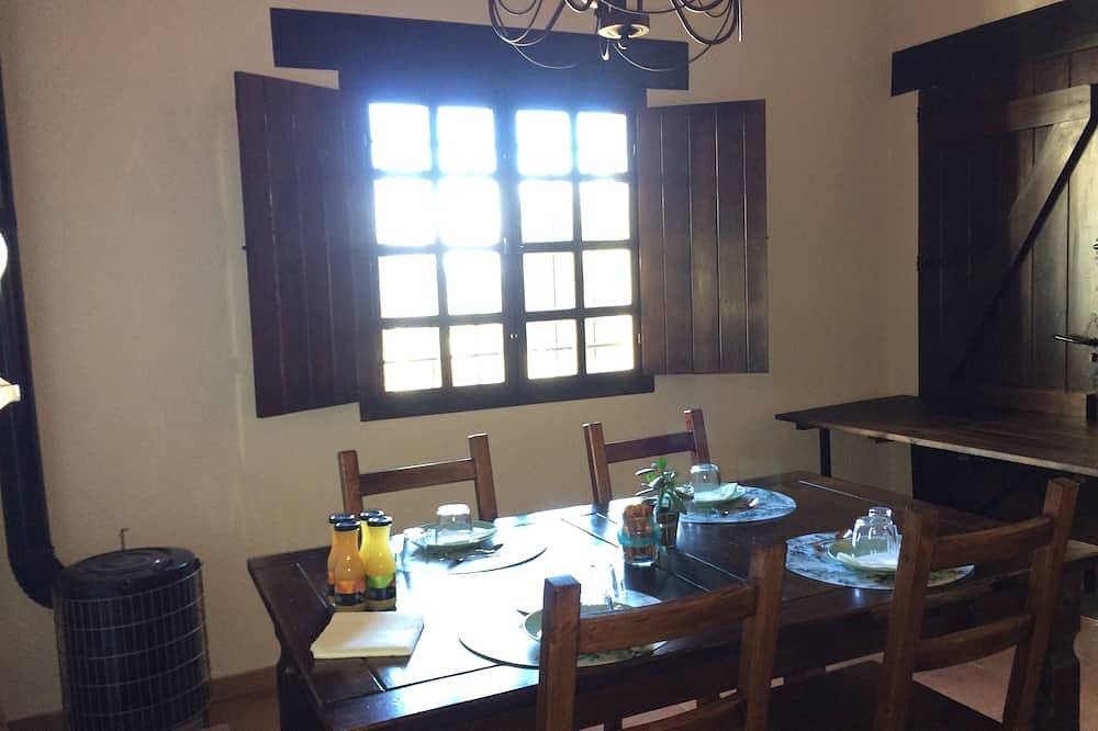 Segària Hostel. Ondara in Ondara, Costa Blanca