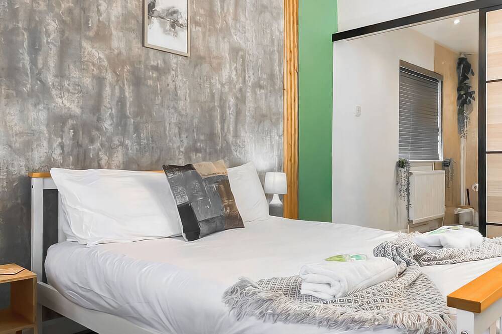 5 bedroom accommodation in Pudsey, near Leeds in Leeds, West Yorkshire