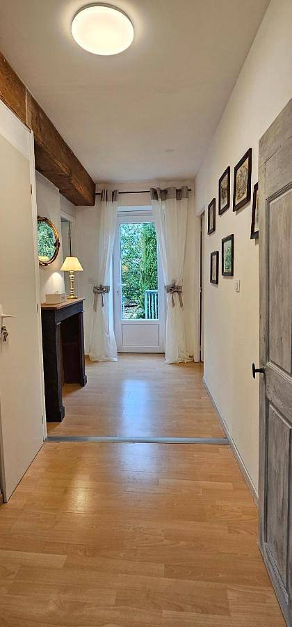 Location de vacances pour 5 personnes, avec vue ainsi que jardin et terrasse, animaux acceptés à Buxy - 3