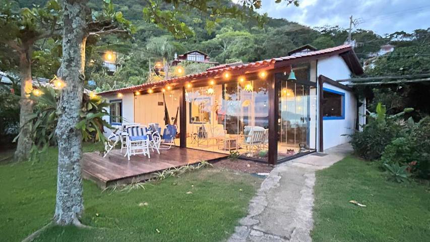 Casas e apartamentos de temporada para 8 pessoas, com jardim e vista em Pântano do Sul